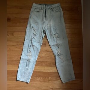 WILD FABLE RIPPED JEANS. SIZE 4